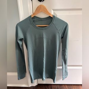 Long sleeve size 6 Lululemon top